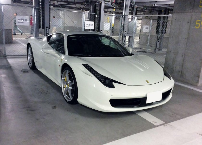 Ferrari 458 белая