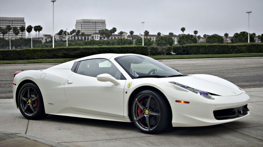 Ferrari 458 Italia белая