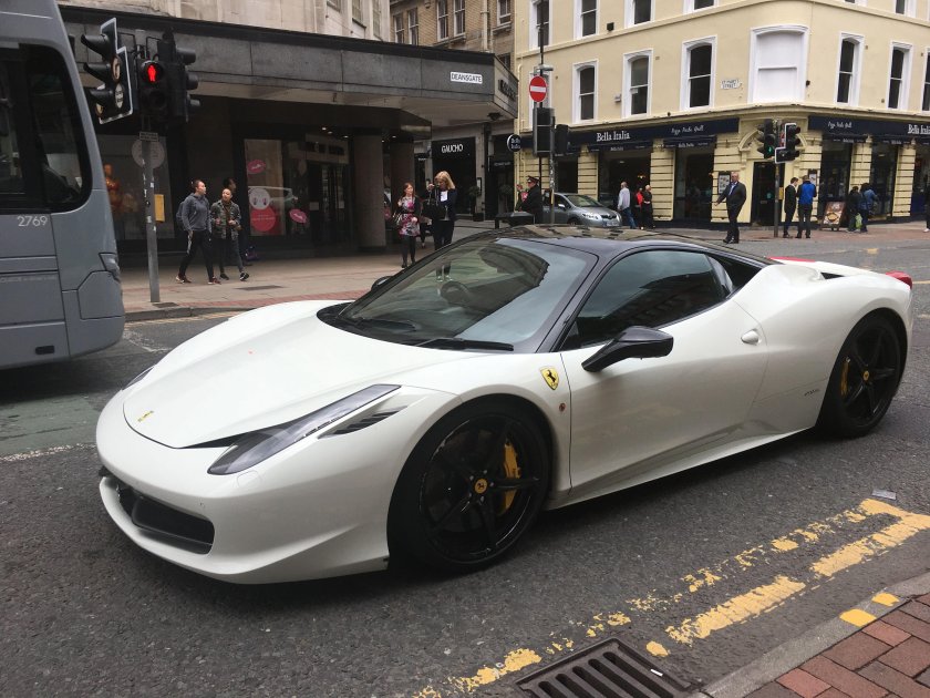 Ferrari 458 italia белая