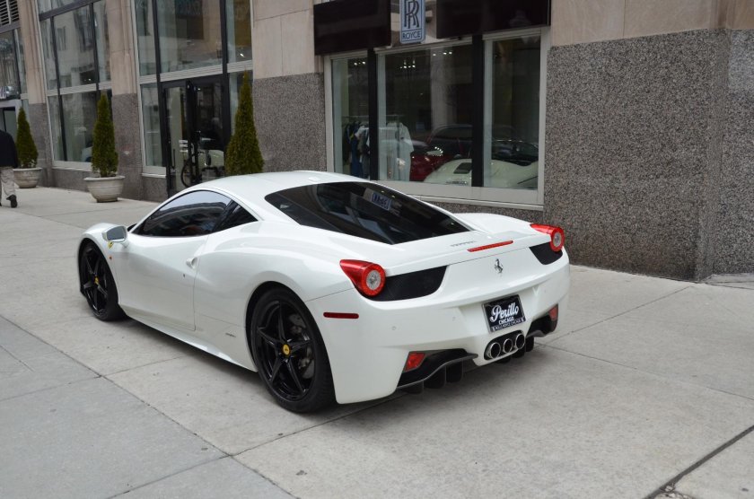 Ferrari 458 Italia белая