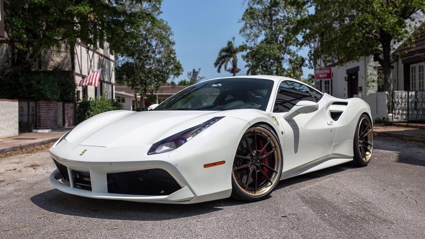 Ferrari 488 gtb white