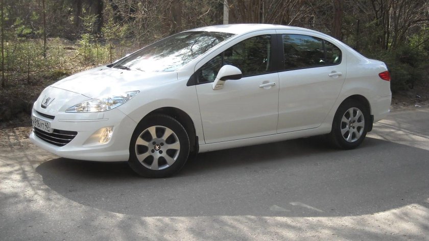 Пежо 408 белый