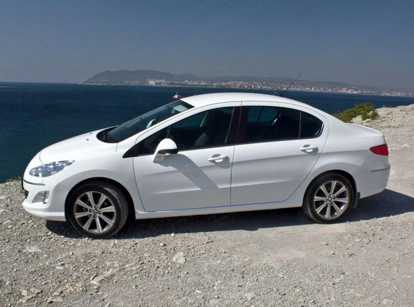 Пежо 408 белый