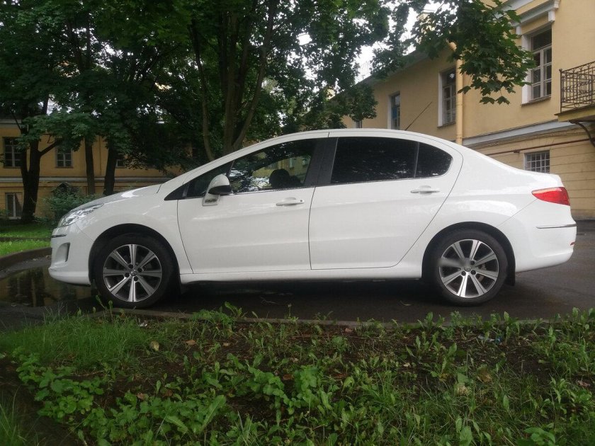 Пежо 408 белый r 17