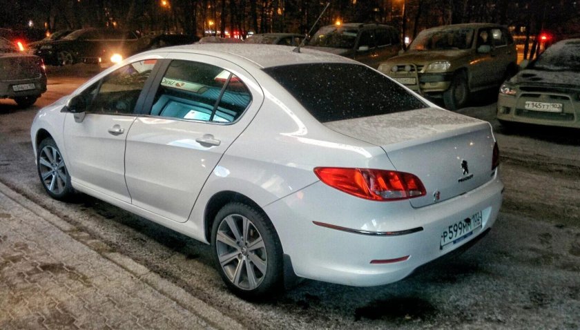 Пежо 408 белый