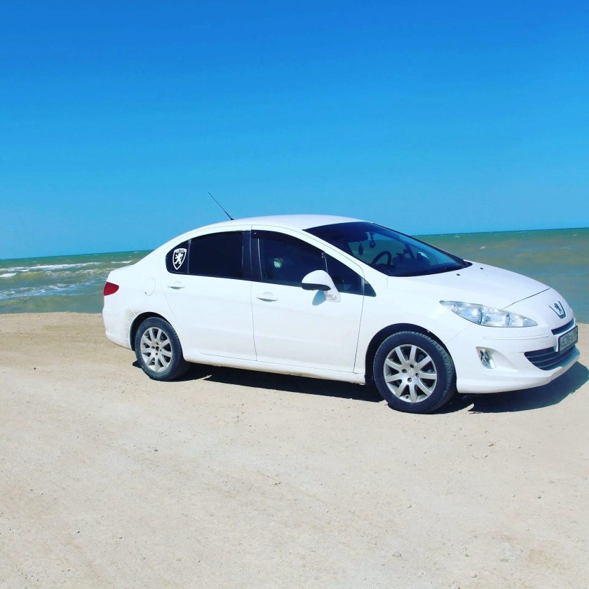 Пежо 408 белый