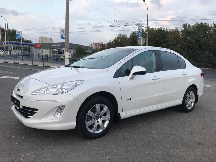 Пежо 408 белый