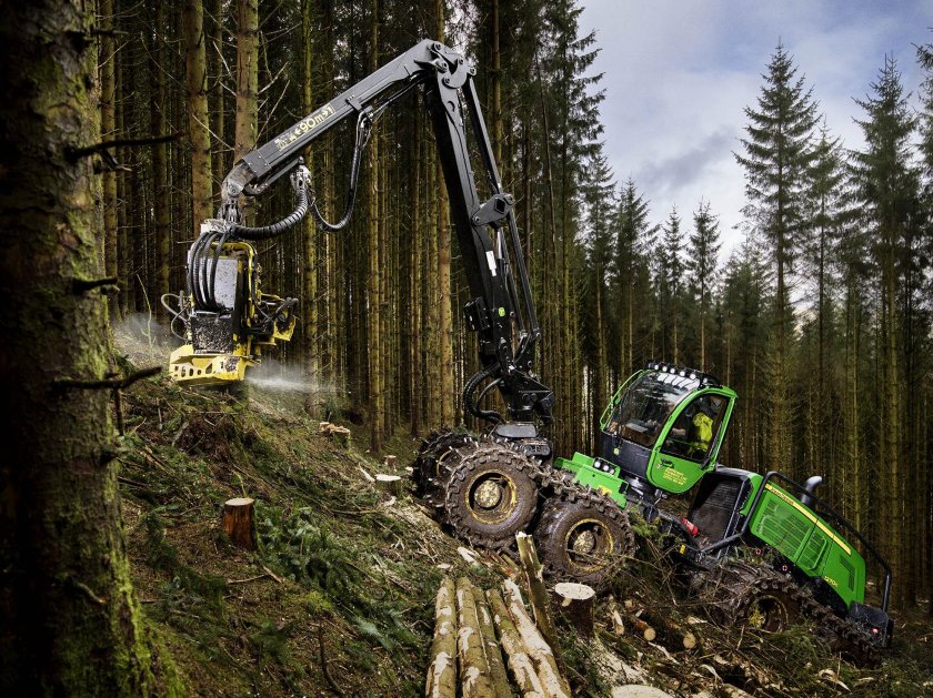 Харвестер John Deere