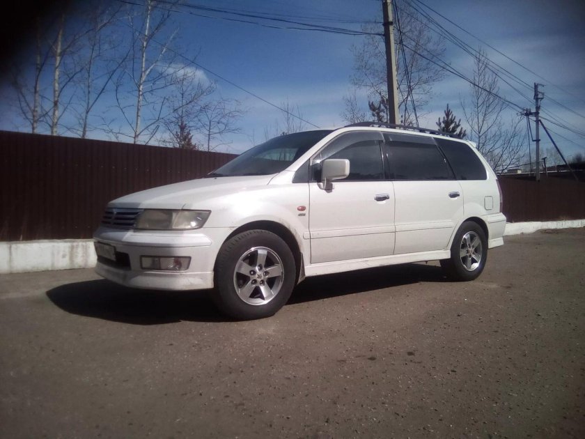Митсубиси Шариот 1999