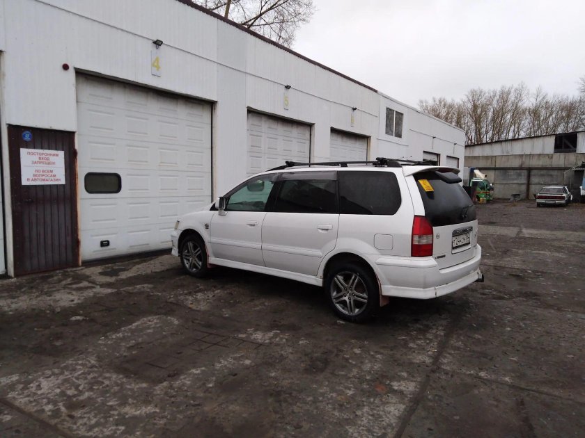 Митсубиси Шариот Грандис на дисках