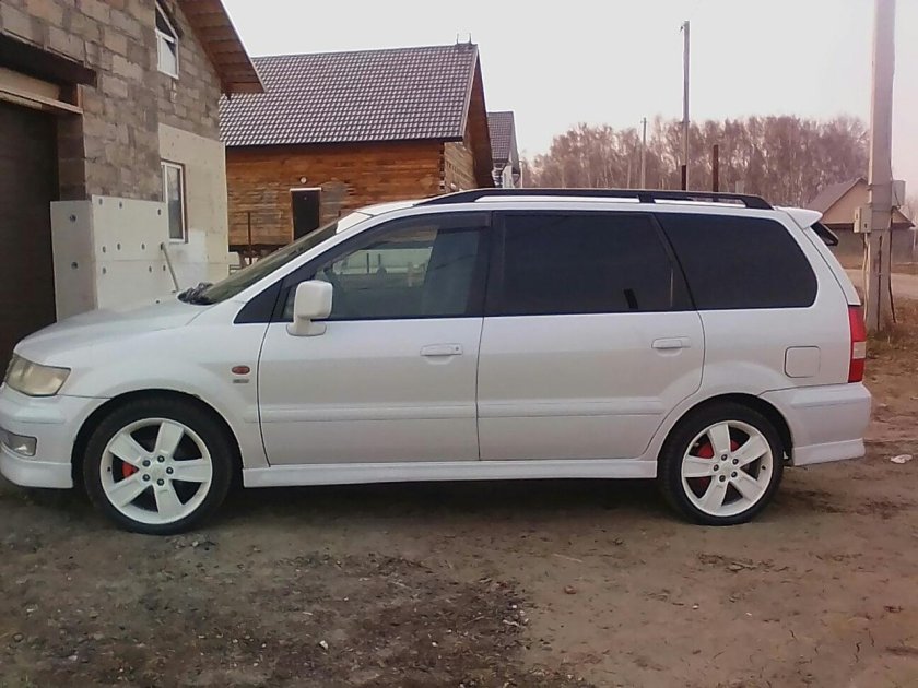 Mitsubishi Chariot 2