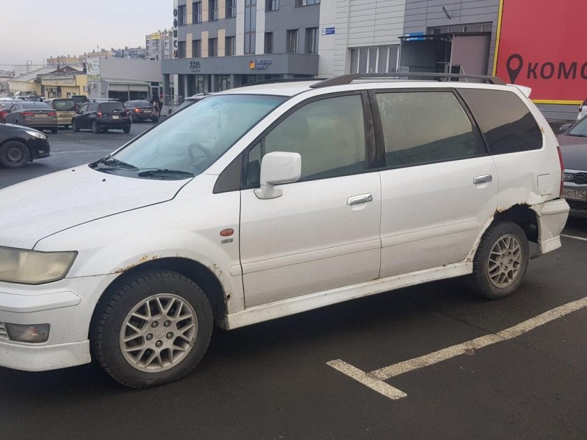 Мицубиси шариот грандис 1998