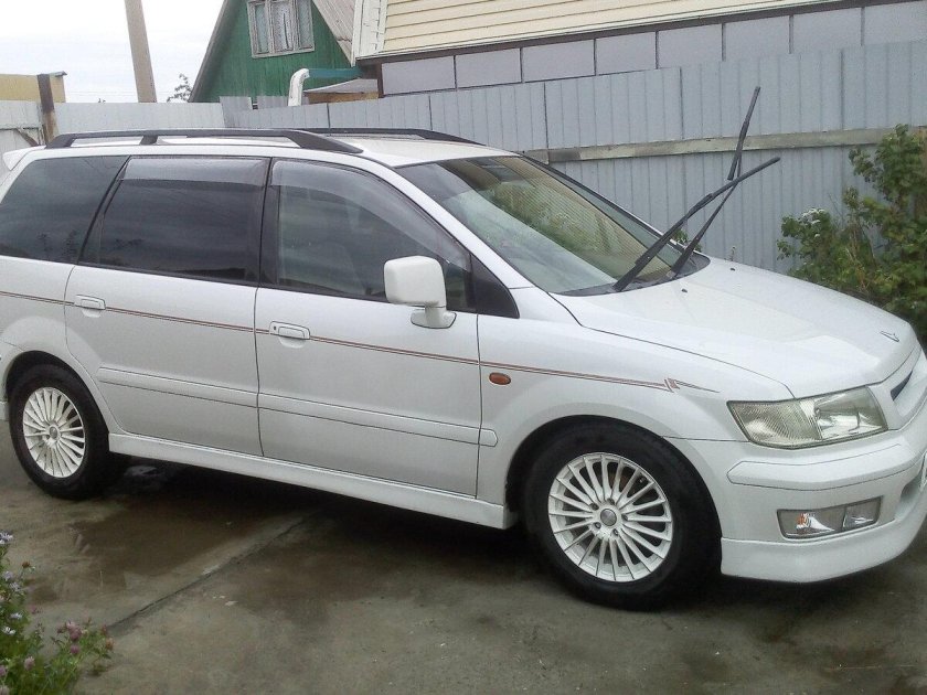 Mitsubishi Chariot 2.4 at, 1998