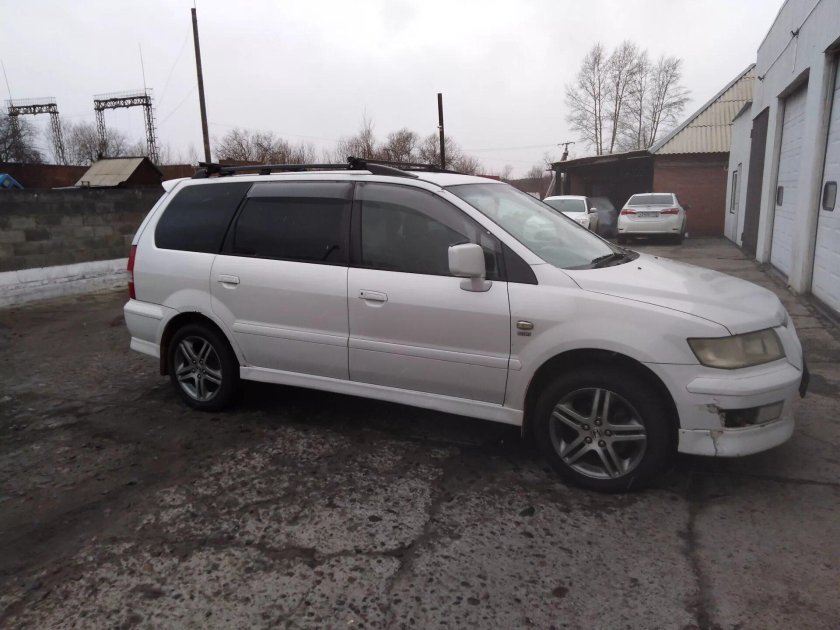 Митсубиси Шариот Грандис r18