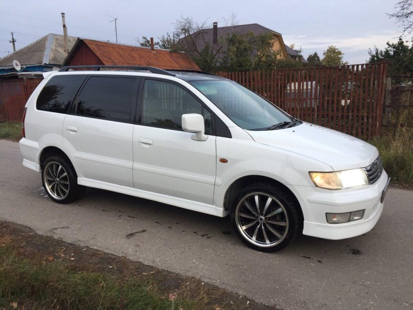 Митсубиси шариот грандис