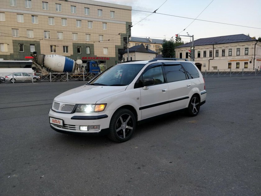 Мицубиси Шариот 2002