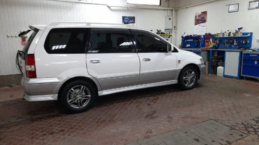 Мицубиси Шариот 2