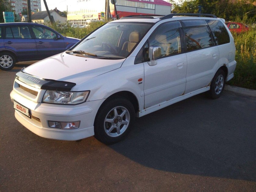 Мицубиси Шариот Грандис 1998