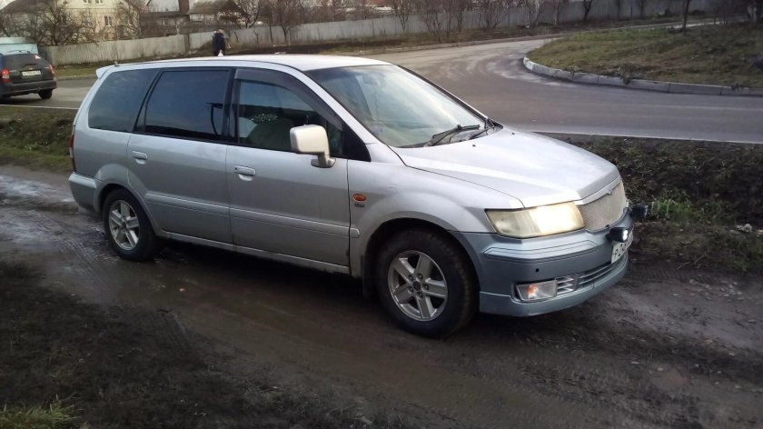 Митсубиси Шариот Грандис