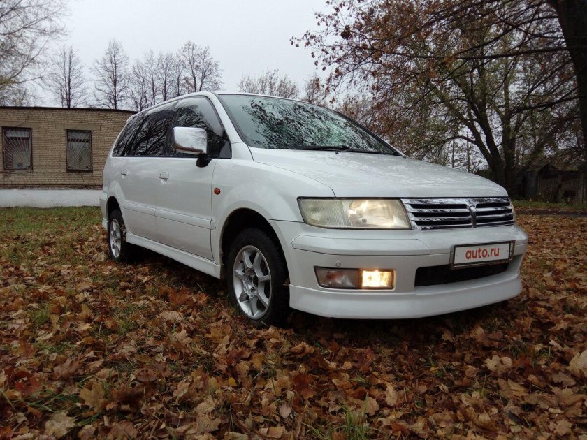 Mitsubishi Chariot Grandis 1998