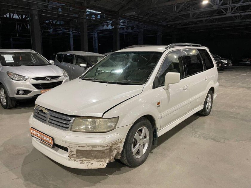 Mitsubishi Chariot 1999