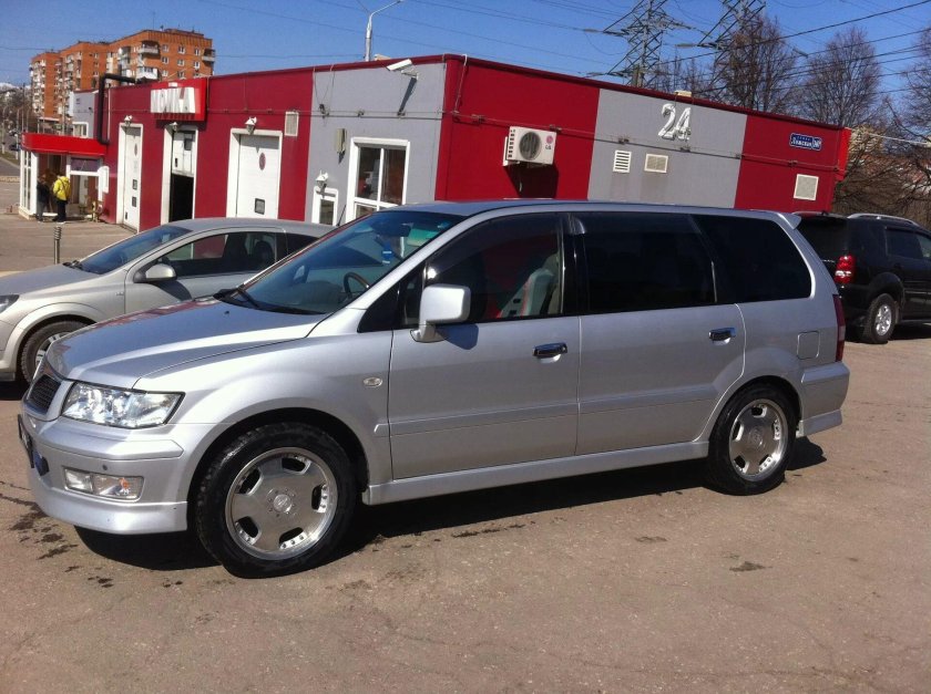 Mitsubishi Shariot Grandis