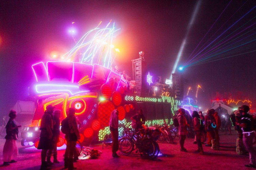 Бернинг Мэн фестиваль ночью