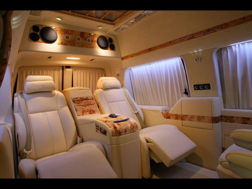 Chevrolet Express 2021 салон