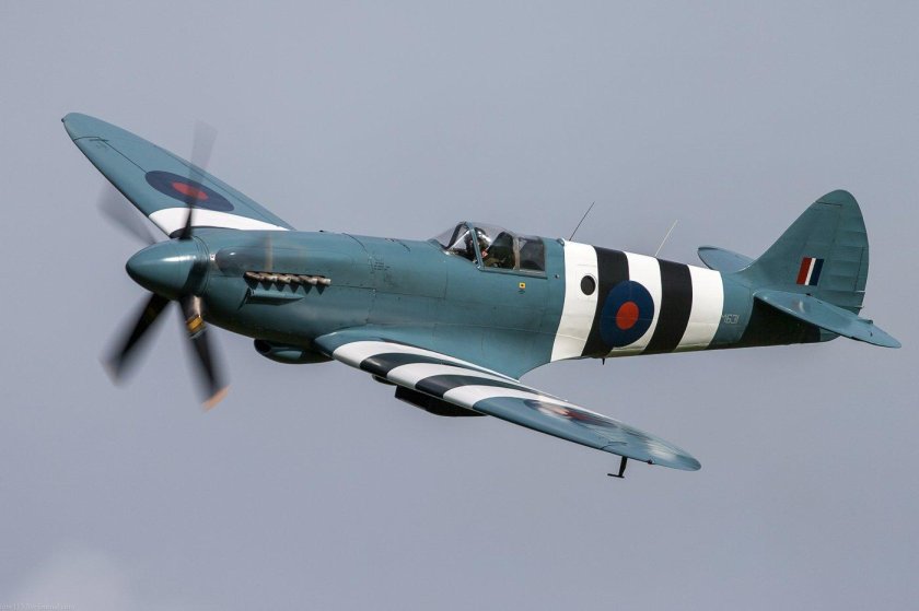 Спитфайр истребитель