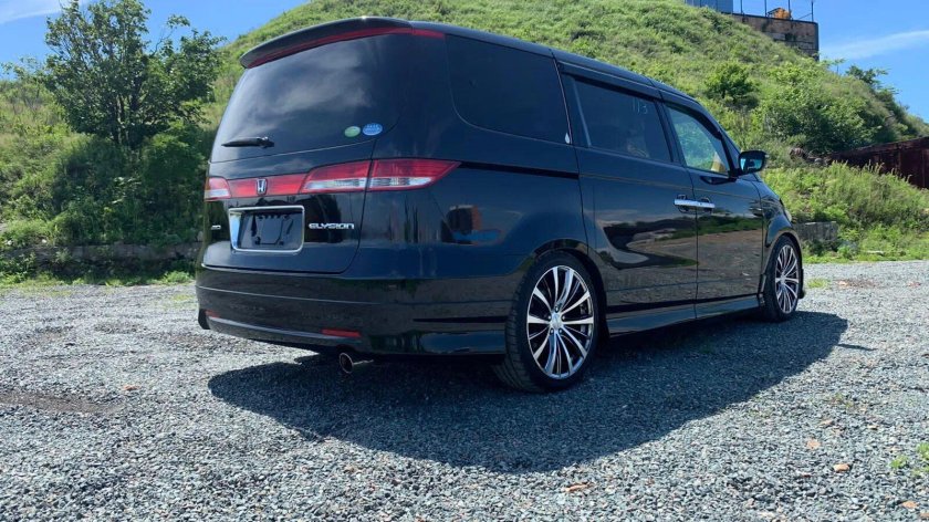 Gray Honda Elysion 2008