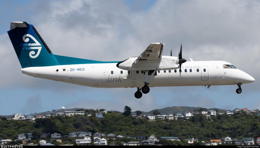 Пассажирский самолет Dash 8