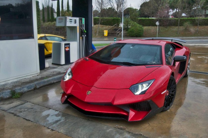 Ламборджини красная