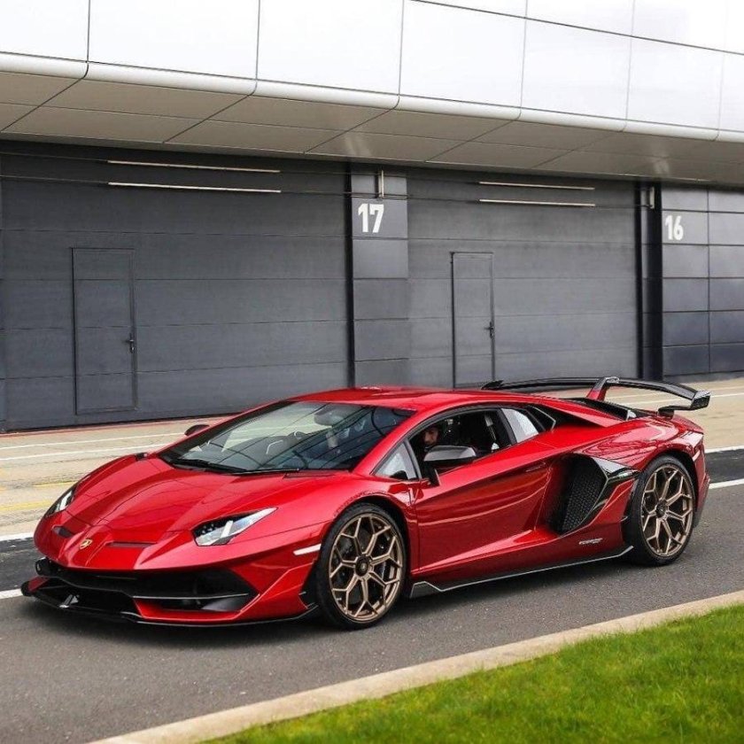 Ламборджини авентадор Ferrari