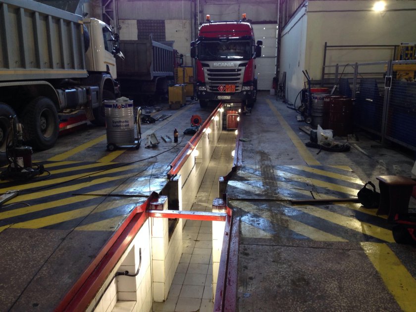 КАМАЗ 43118 на смотровой яме