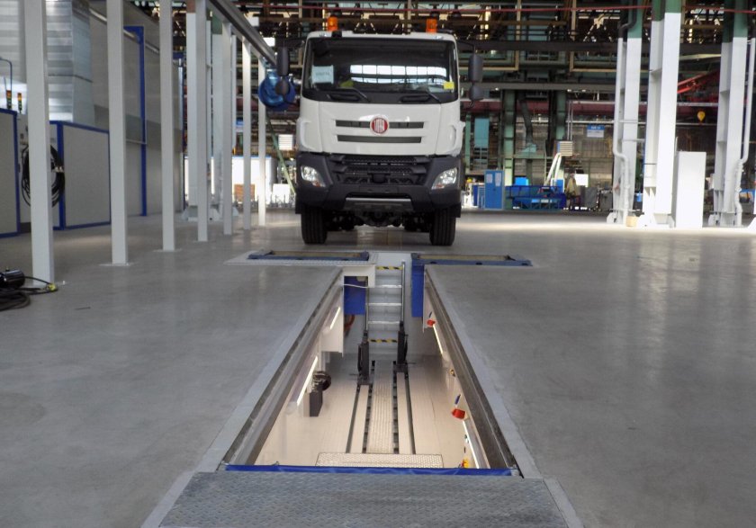 КАМАЗ 43118 на смотровой яме