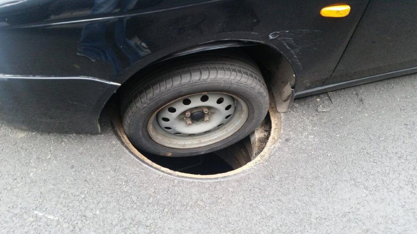 Наехал колесом на открытый люк