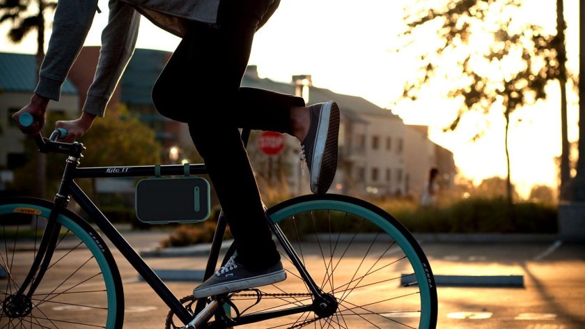 Девушка на велосипеде