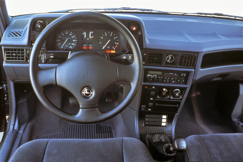 Салон Опель Кадетт 1986