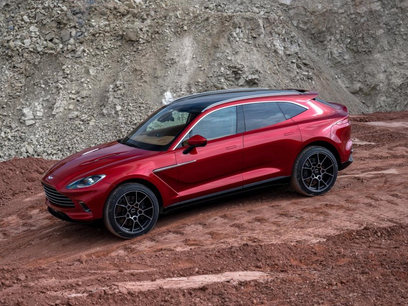 Астон мартин dbx