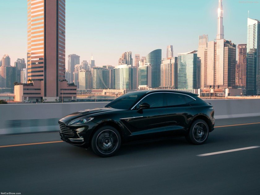 Астон Мартин DBX