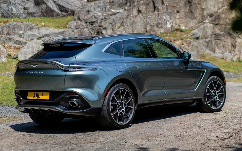 Астон Мартин DBX