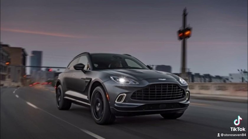 Астон Мартин DBX