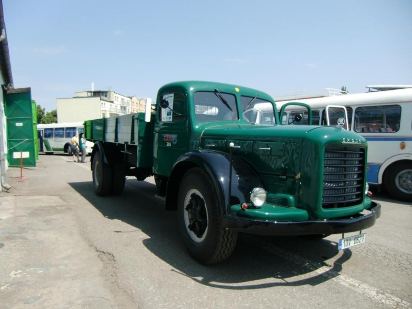 Грузовик Skoda-706