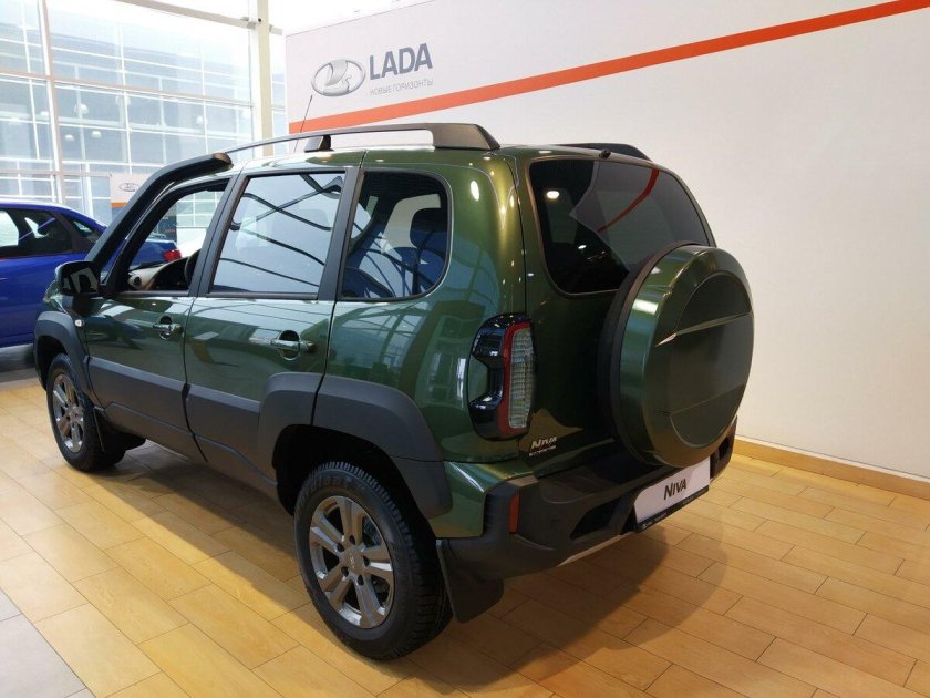Лада Нива Тревел зеленая