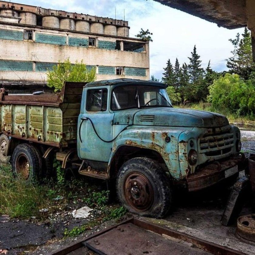 Заброшенный зил