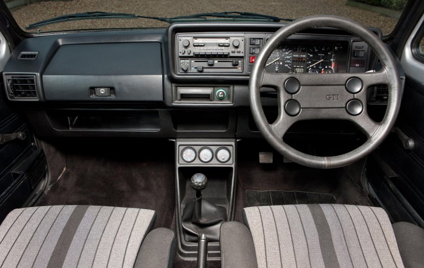 VW Golf GTI mk2 Interior