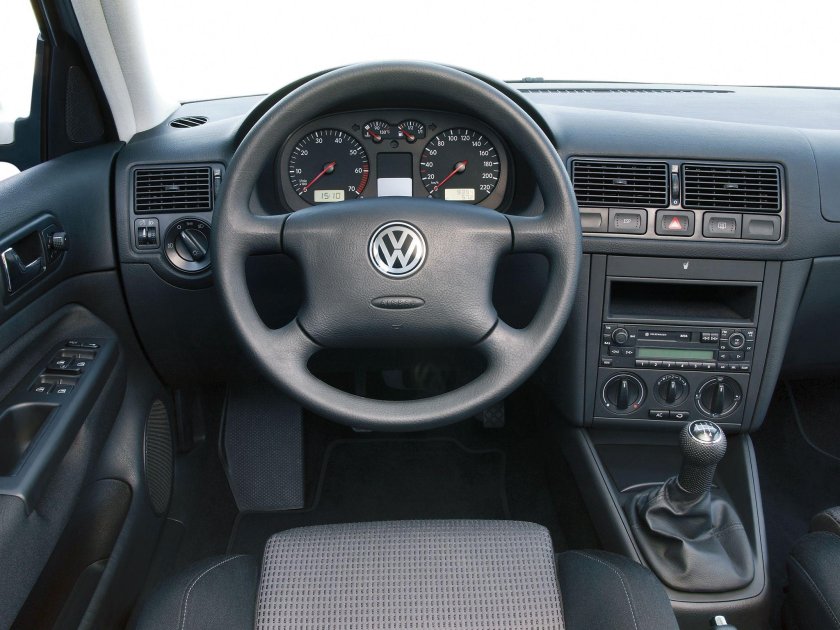 Volkswagen Golf 4 салон
