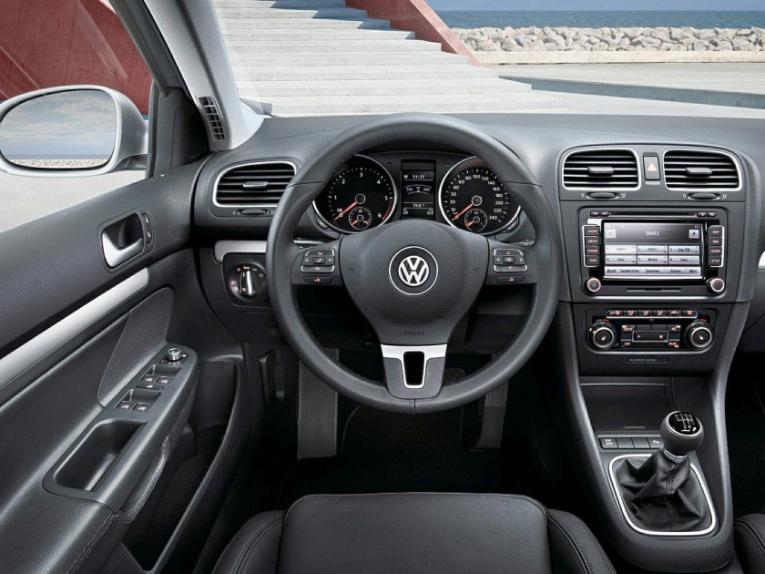 Volkswagen golf 2012 interior