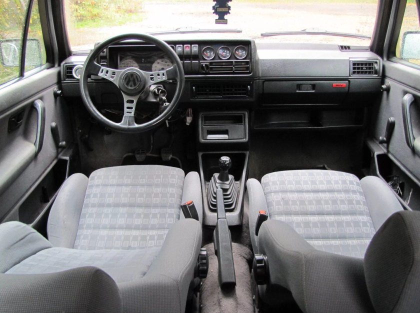 Volkswagen Golf 2 салон