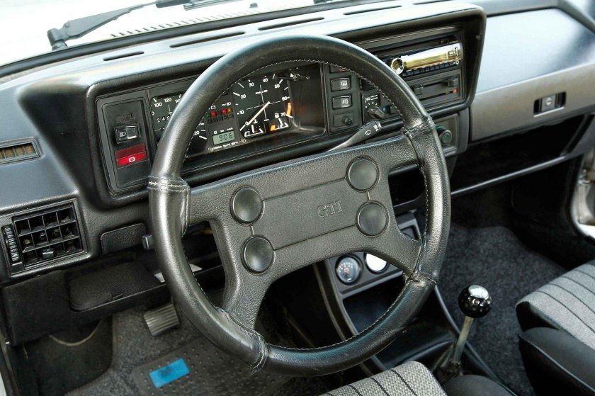 Volkswagen golf 2 interior